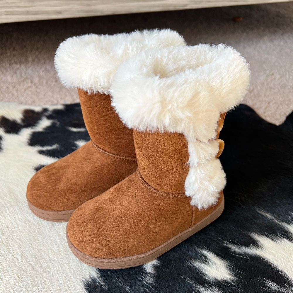 Toddler button side faux suede fur boots